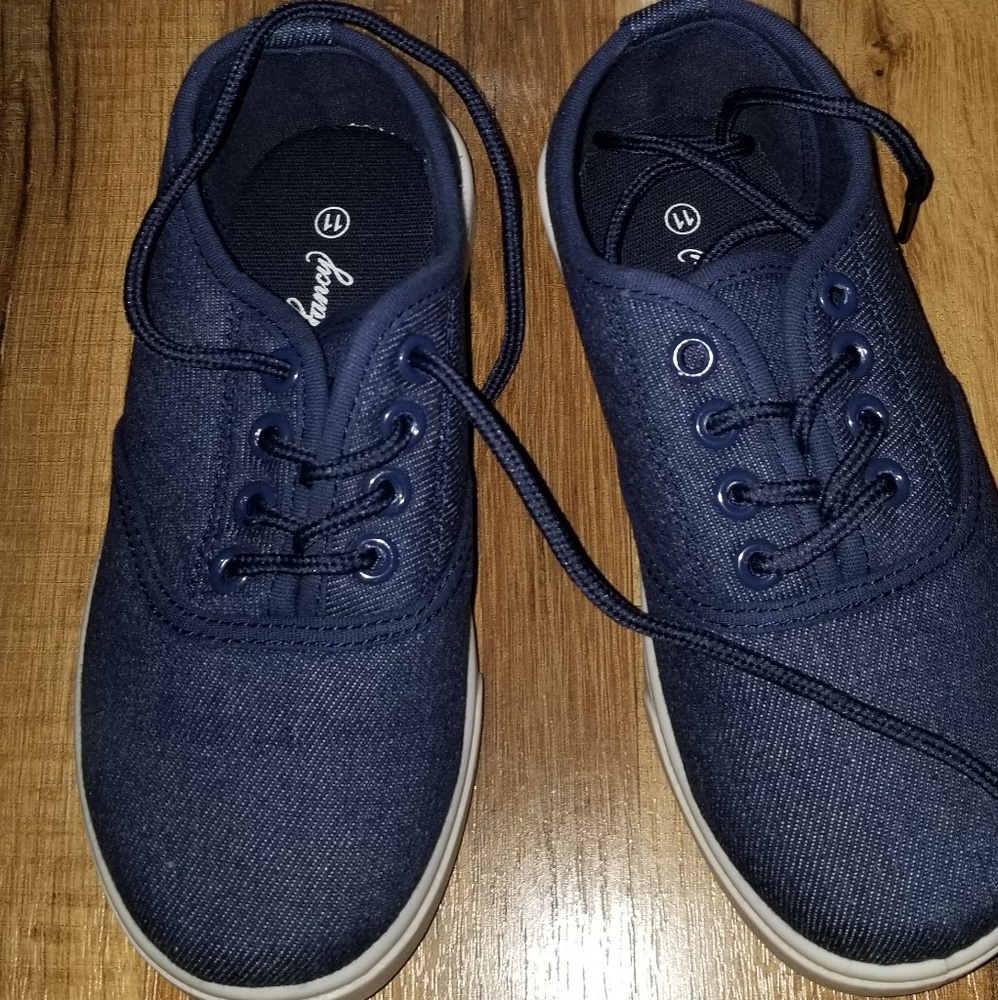 New Com girls shoes